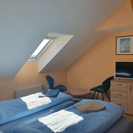 Pension Zeleny Strom Мікулов Екстер'єр фото
