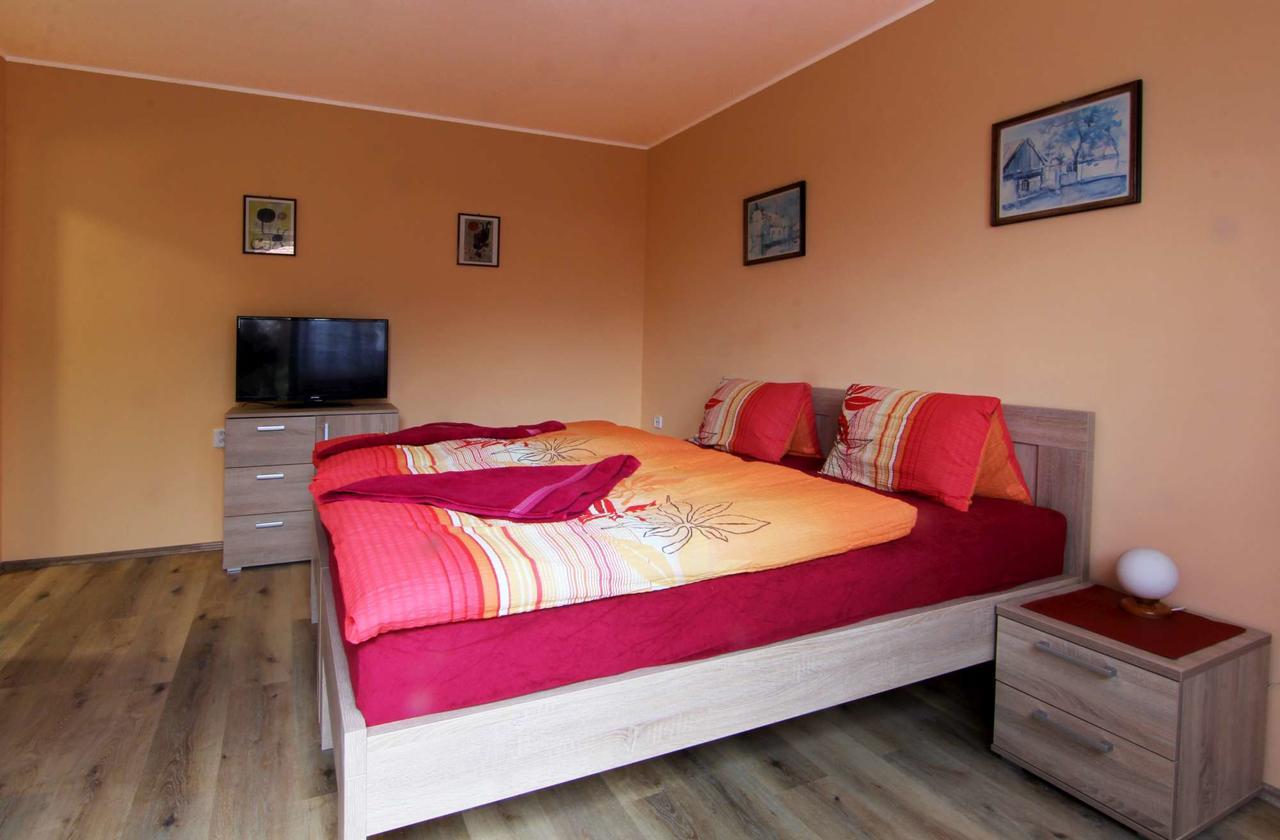 Pension Zeleny Strom Мікулов Екстер'єр фото